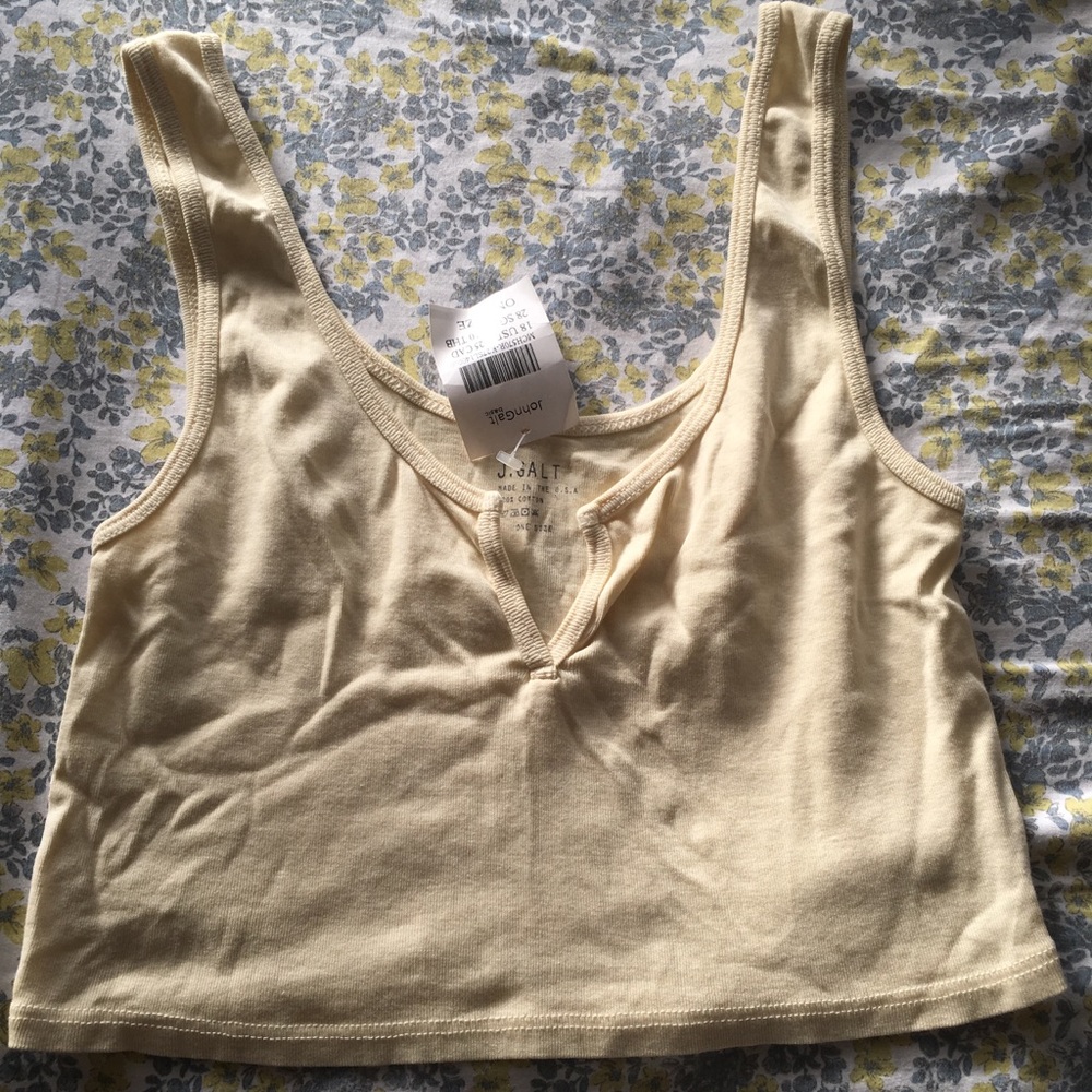 Light yellow crop top ! Perfect for summer!💛